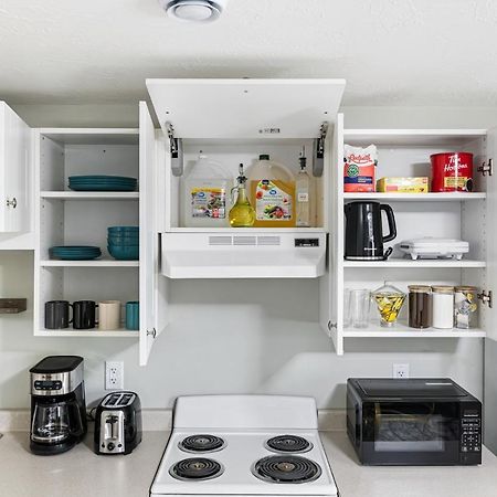 One Bedroom Apartment Moncton North ! Eksteriør bilde