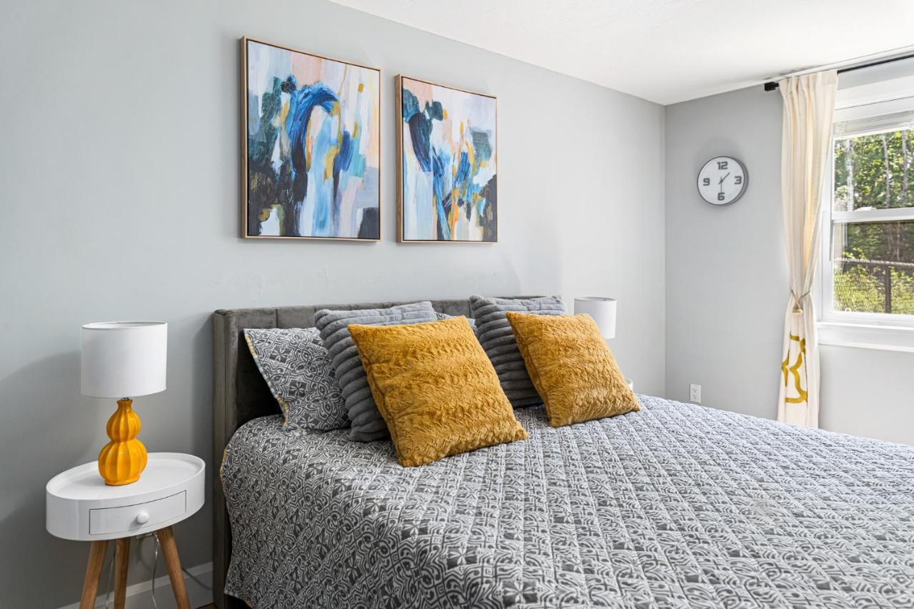 One Bedroom Apartment Moncton North ! Eksteriør bilde