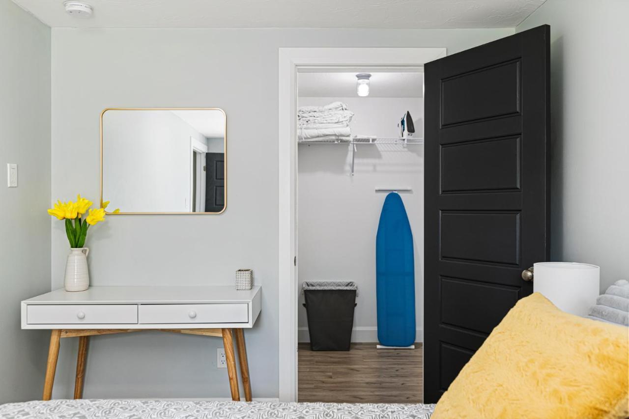 One Bedroom Apartment Moncton North ! Eksteriør bilde
